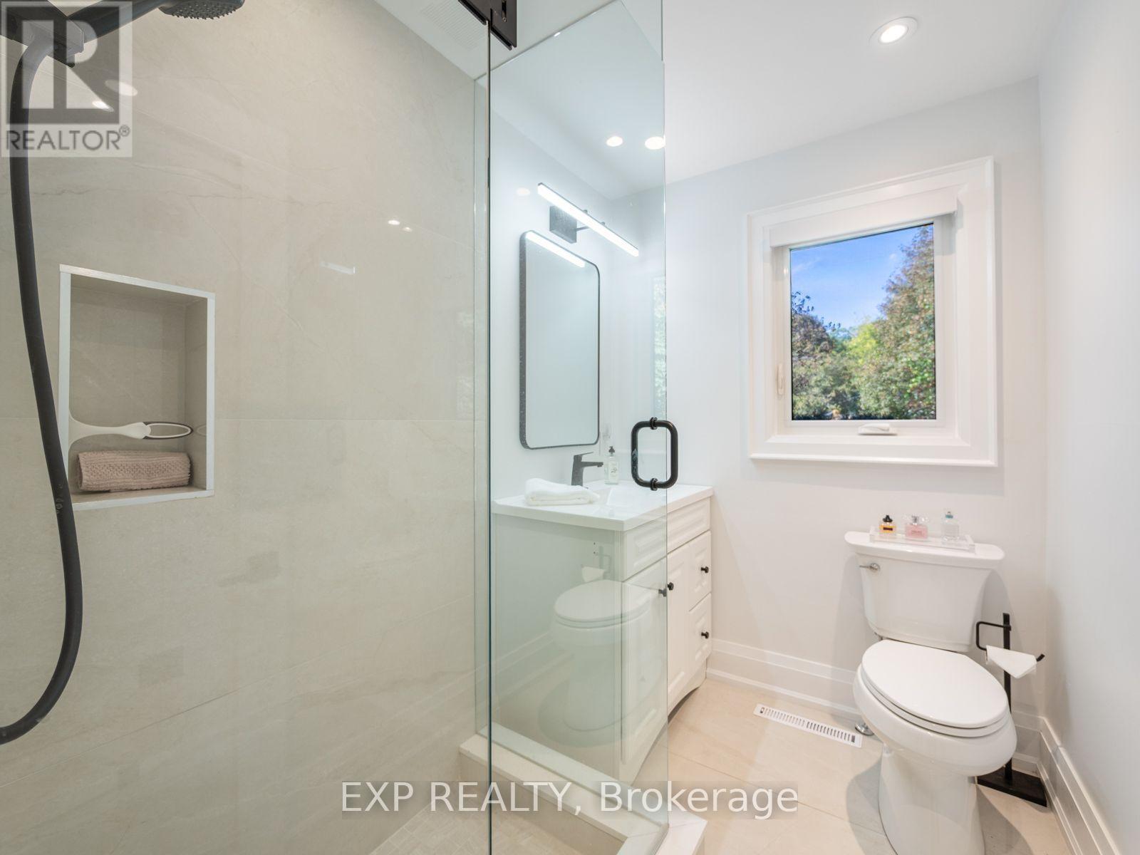25 Morton Avenue, East Gwillimbury, Ontario  L0G 1V0 - Photo 11 - N13858972