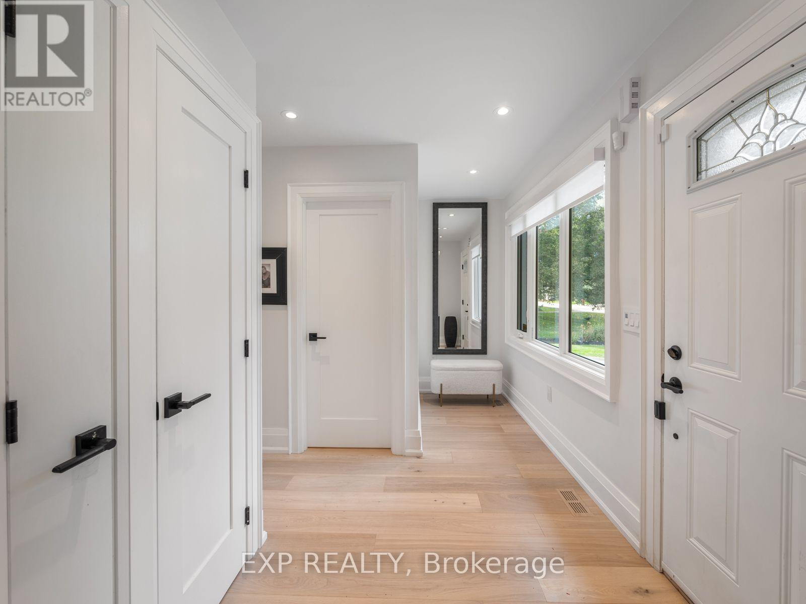 25 Morton Avenue, East Gwillimbury, Ontario  L0G 1V0 - Photo 4 - N13858972