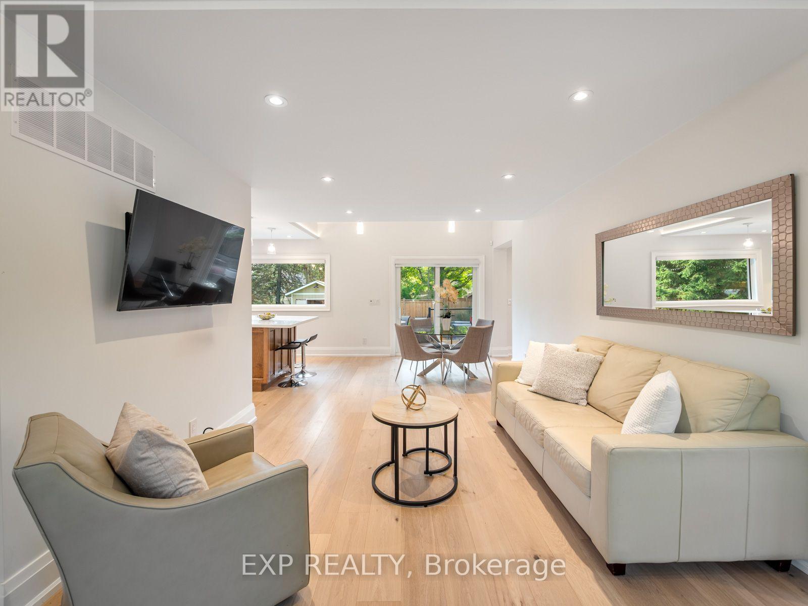 25 Morton Avenue, East Gwillimbury, Ontario  L0G 1V0 - Photo 5 - N13858972