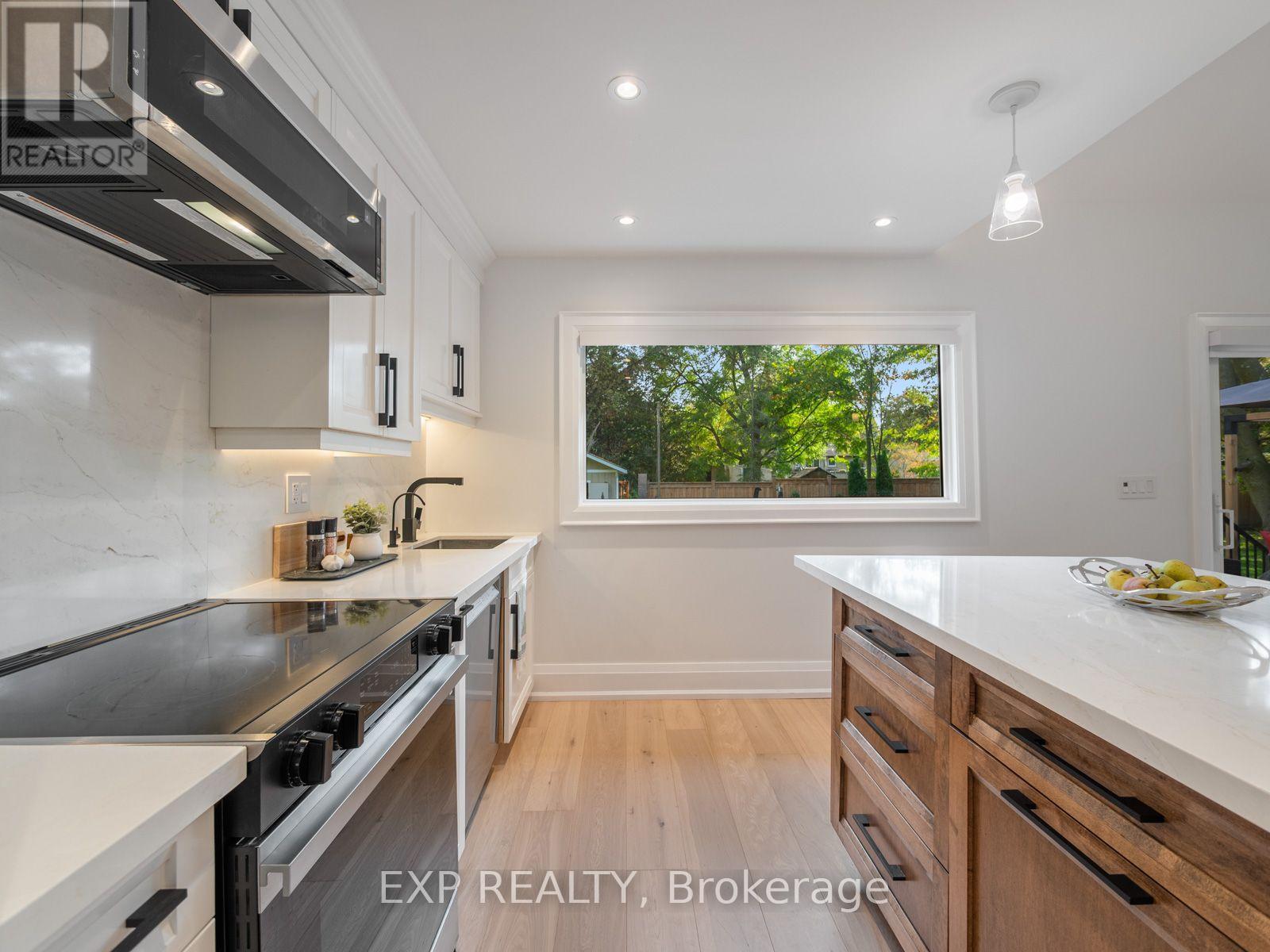 25 Morton Avenue, East Gwillimbury, Ontario  L0G 1V0 - Photo 9 - N13858972
