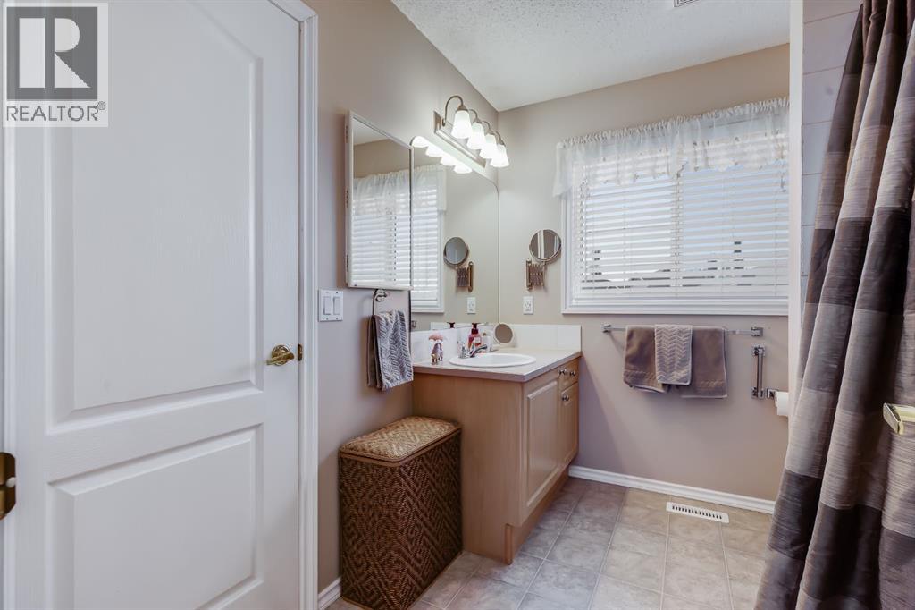 135 Springs Crescent, Airdrie, Alberta  T4A 1G8 - Photo 22 - A2349305
