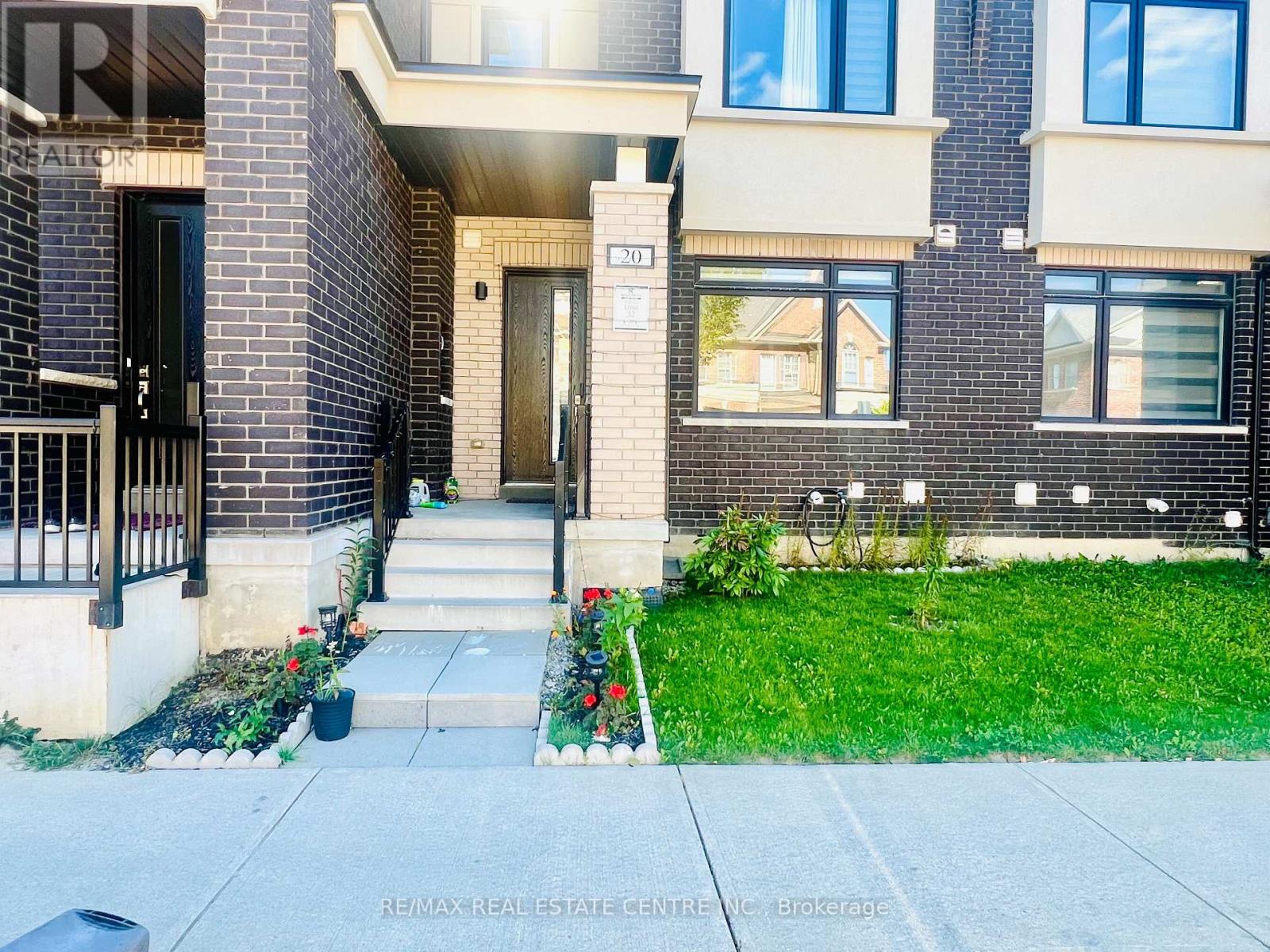 20 Military Crescent, Brampton, Ontario  L7A 4W1 - Photo 3 - W13858946