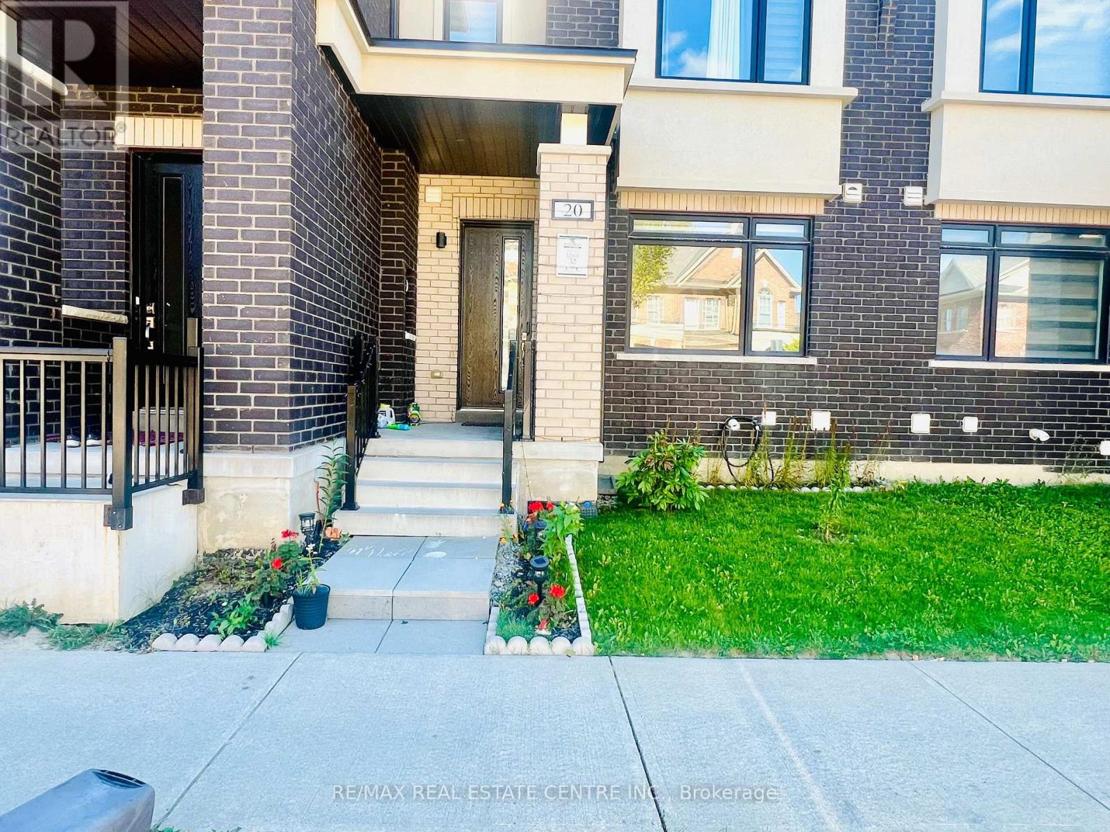 20 Military Crescent, Brampton, Ontario  L7A 4W1 - Photo 4 - W13858946