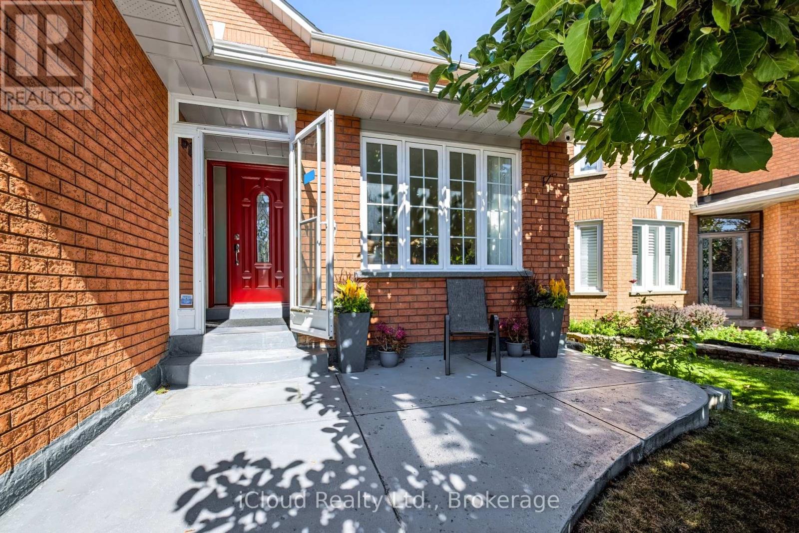 62 Castlehill Crescent, Brampton, Ontario  L6X 4E1 - Photo 2 - W13858950