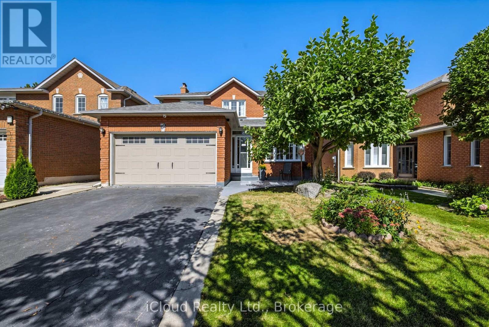 62 Castlehill Crescent, Brampton, Ontario  L6X 4E1 - Photo 3 - W13858950