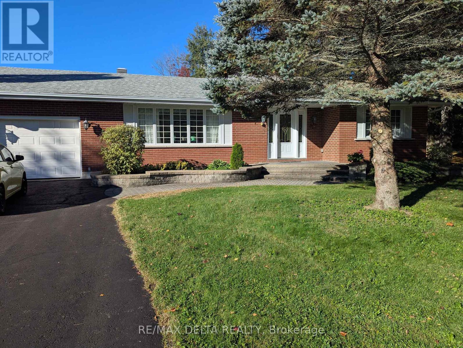 77 FRONT ROAD W, Champlain, Ontario