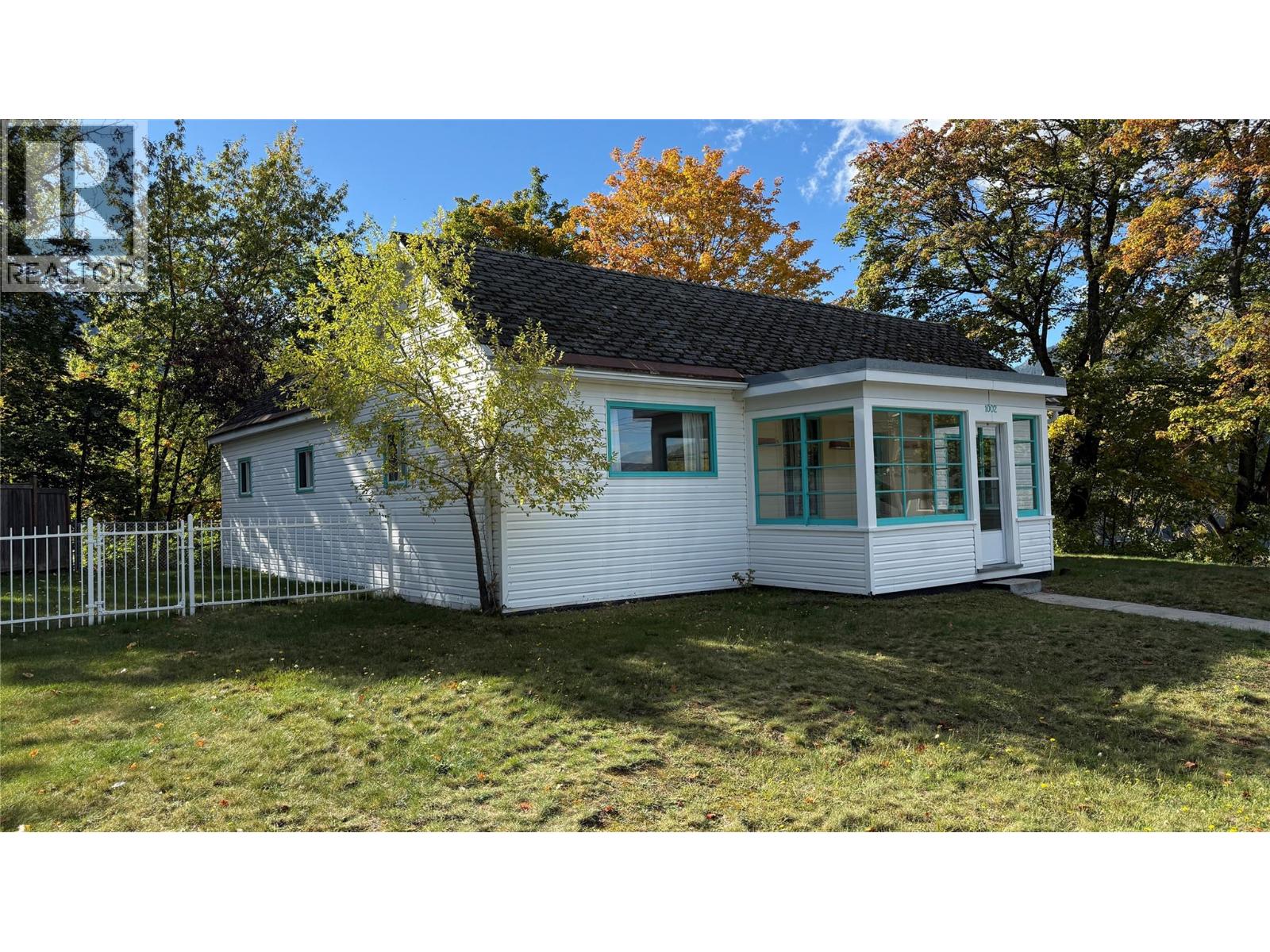 1002 Kootenay Street, Nelson, British Columbia  V1L 1L4 - Photo 1 - 10402521