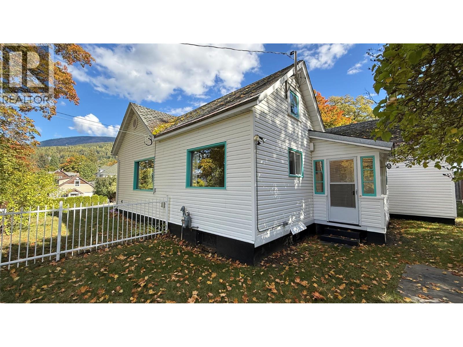 1002 Kootenay Street, Nelson, British Columbia  V1L 1L4 - Photo 12 - 10402521