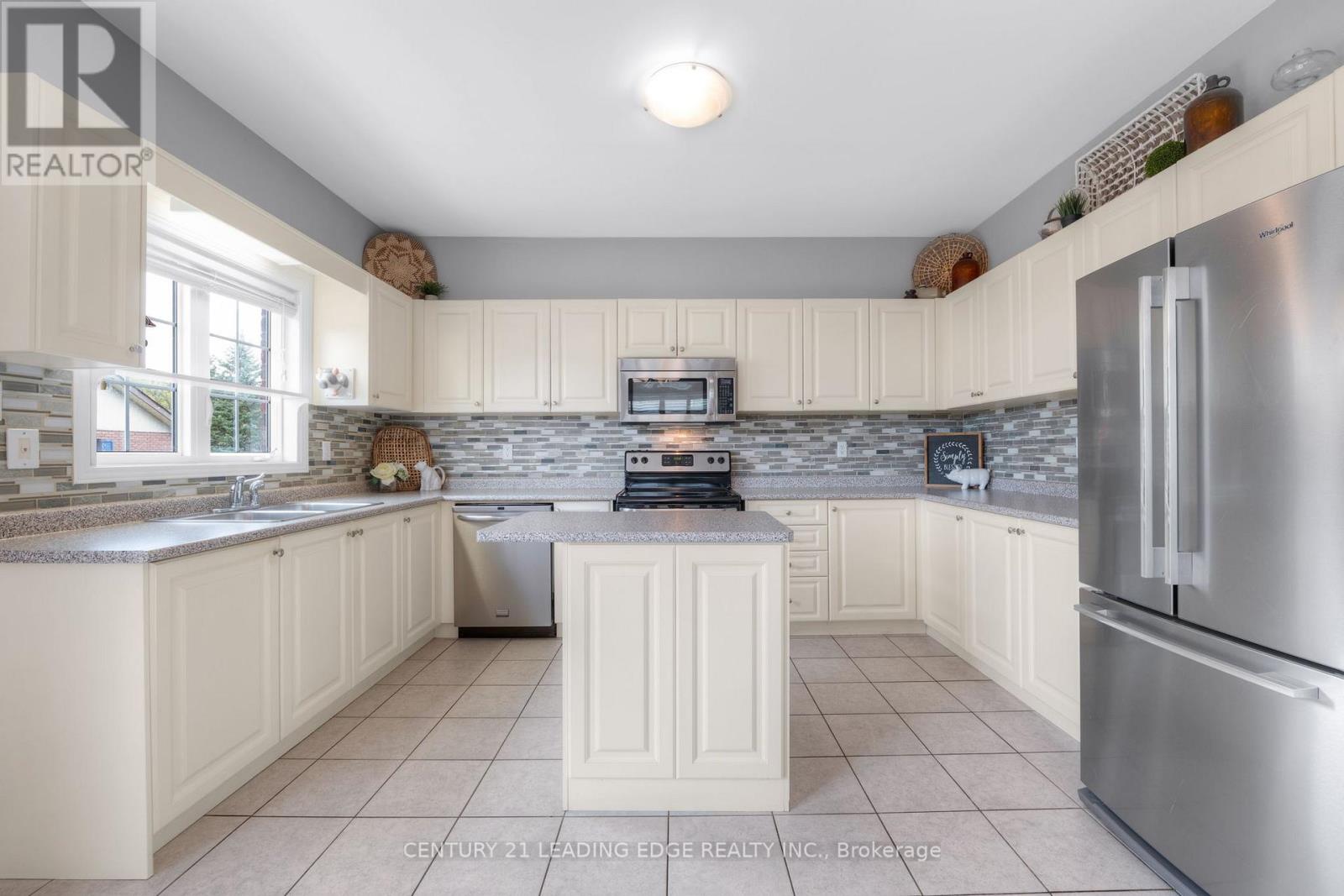 1 Hare Farm Gate, Whitchurch-Stouffville, Ontario  L4A 0Y7 - Photo 4 - N13859022