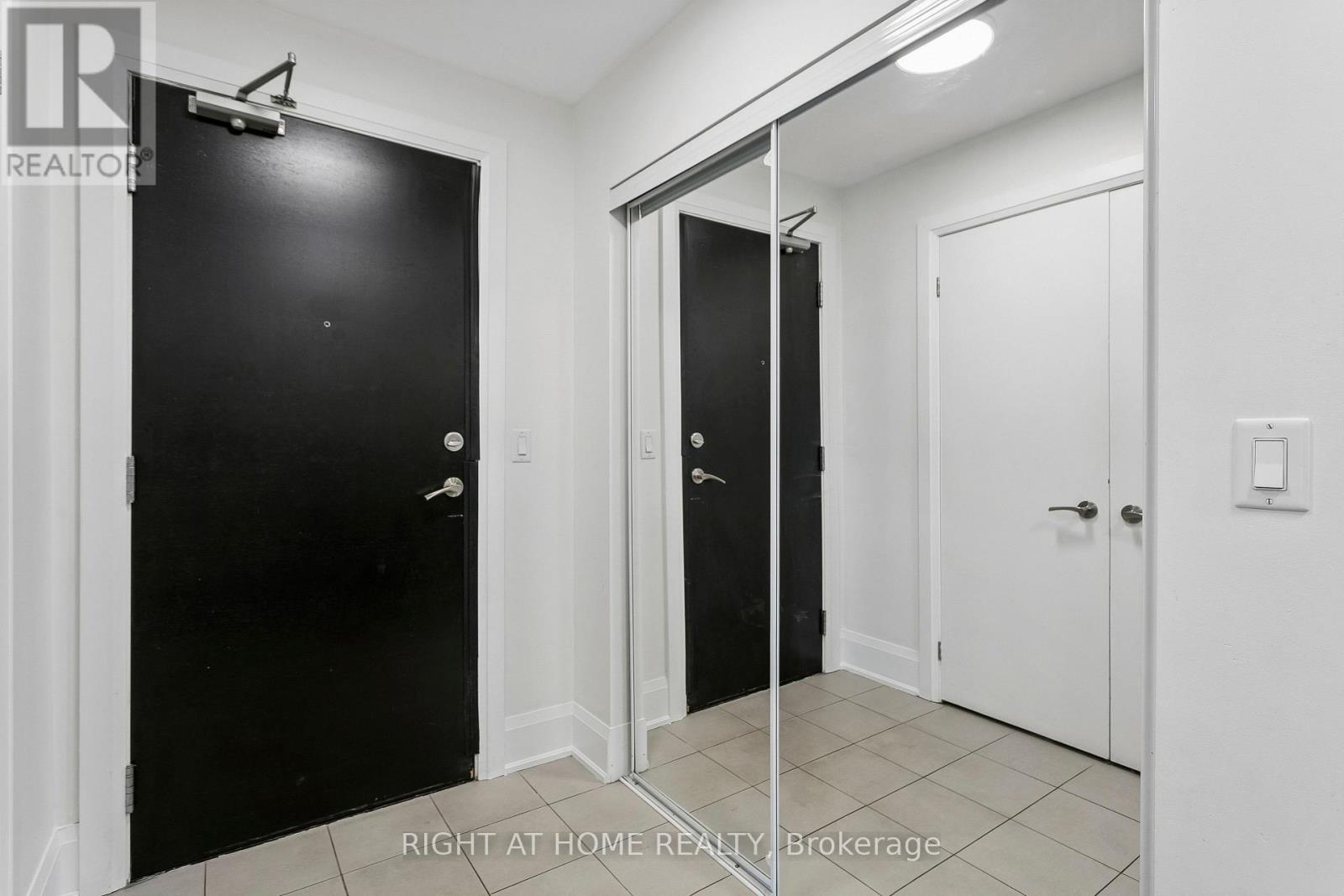 45 Yorkland Boulevard, Brampton, Ontario  L6P 4B4 - Photo 7 - W13858998