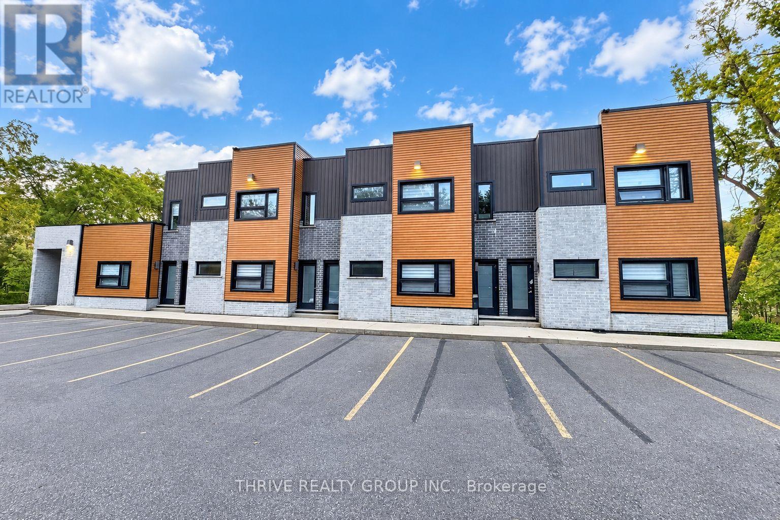 $1,700 Monthly5 - 147 Pond Mills Road S, London South, Ontario