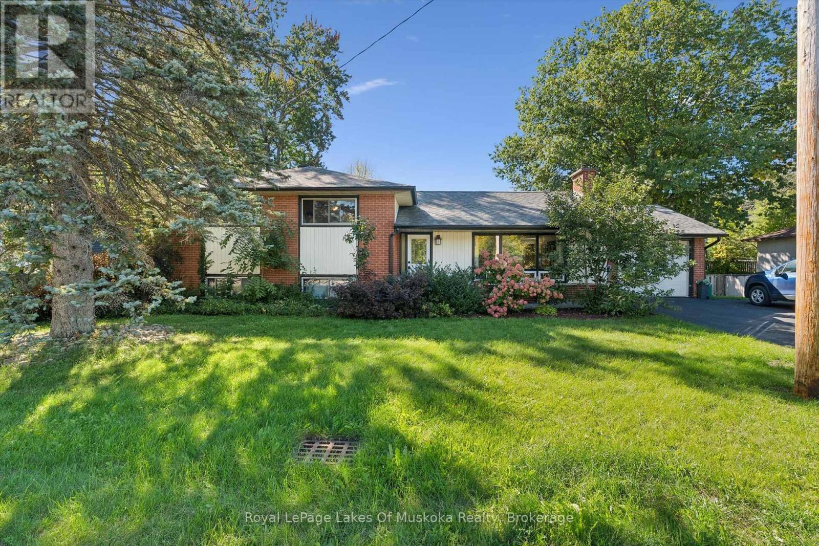 135 Muskoka Beach Road, Gravenhurst, Ontario P1P 1B6 - Photo 1 - X13859036