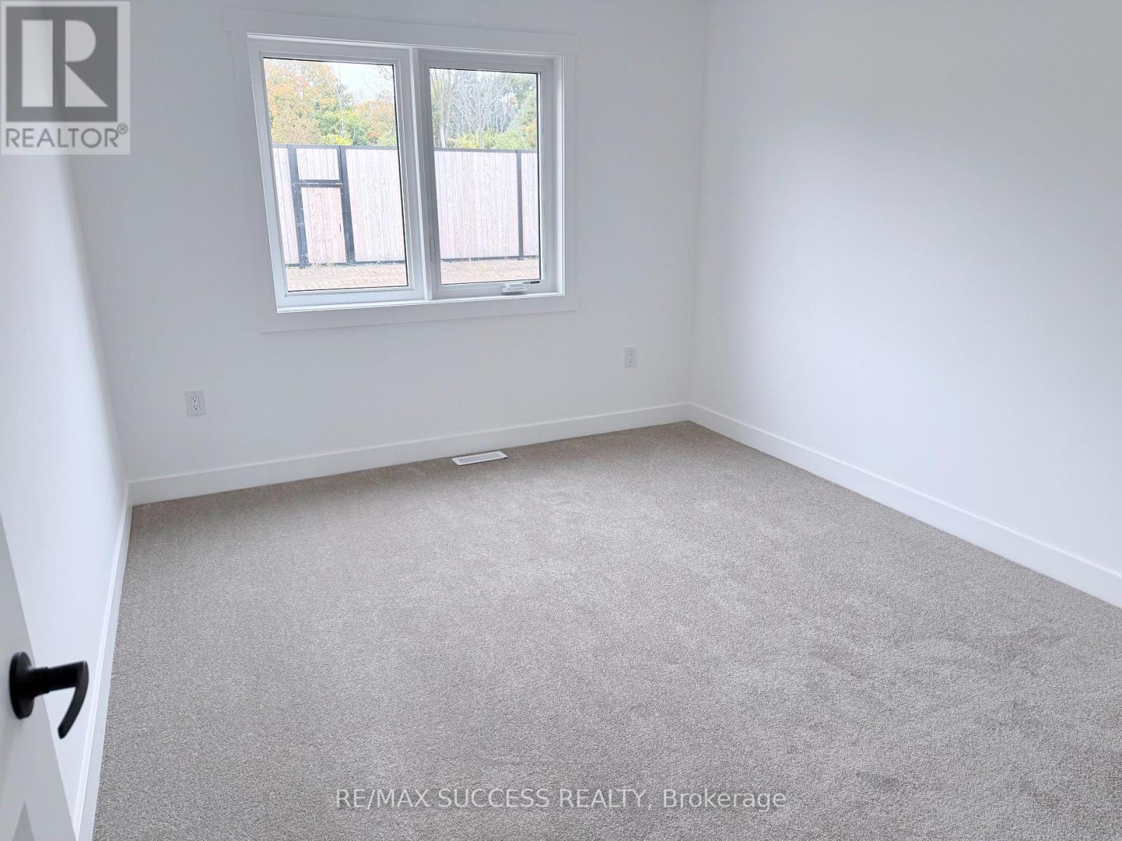 95 Flan Boulevard, Barrie, Ontario  L9J 1C6 - Photo 14 - S13859052