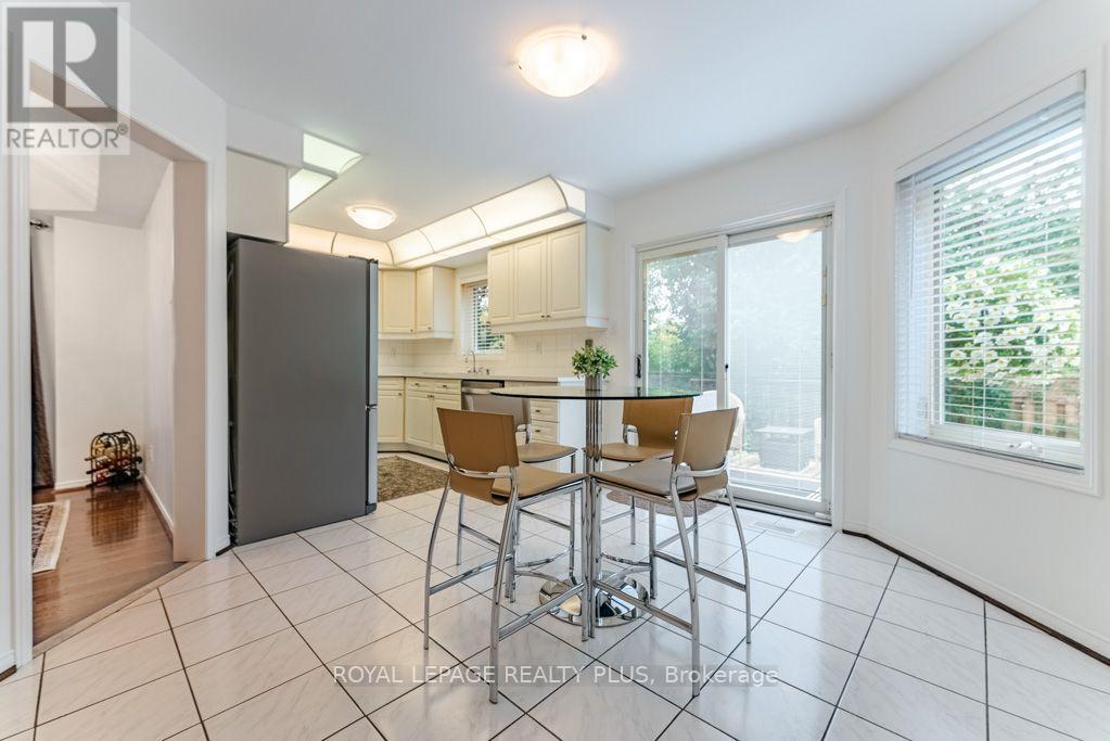 6795 Gracefield Drive, Mississauga, Ontario  L5N 6T6 - Photo 17 - W13859070