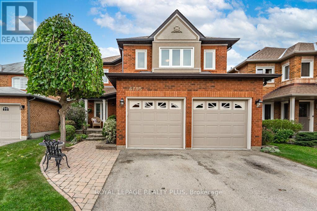 6795 Gracefield Drive, Mississauga, Ontario  L5N 6T6 - Photo 3 - W13859070