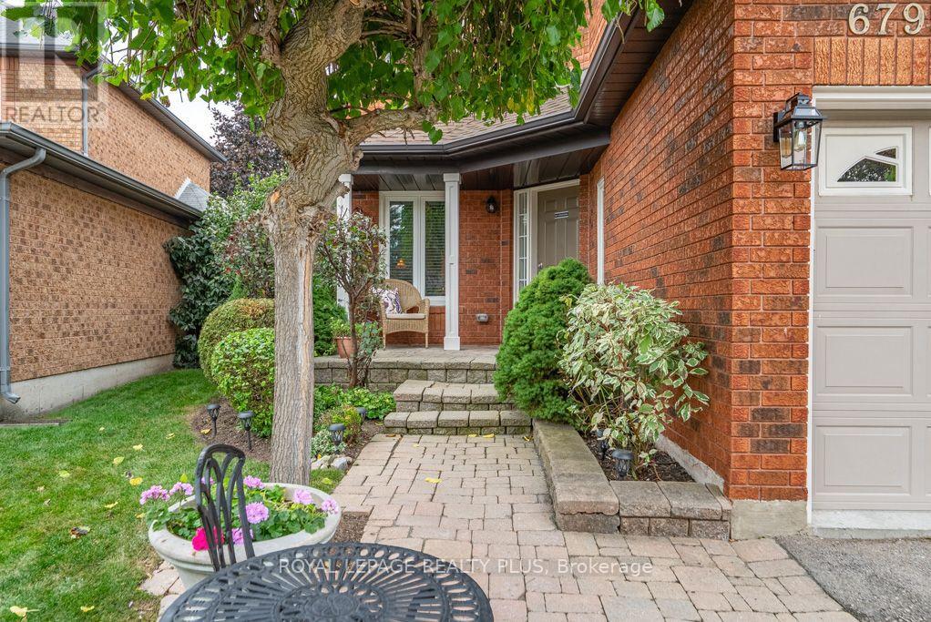 6795 Gracefield Drive, Mississauga, Ontario  L5N 6T6 - Photo 5 - W13859070