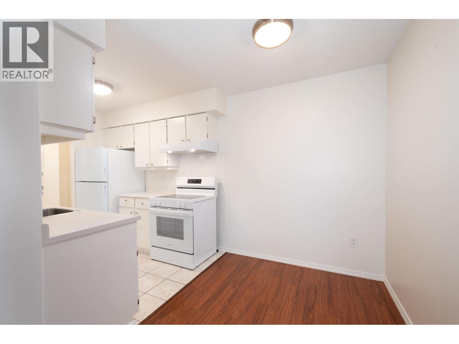 307 9857 Manchester Drive, Burnaby, British Columbia  V3N 4P5 - Photo 10 - R3171835