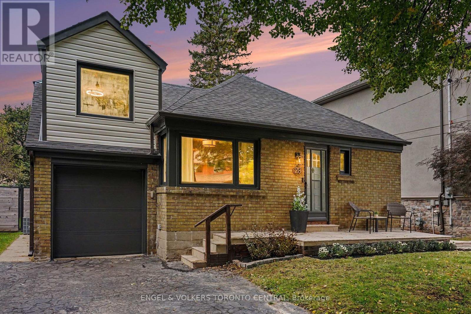 28 INVERLEIGH DRIVE, Toronto, Ontario