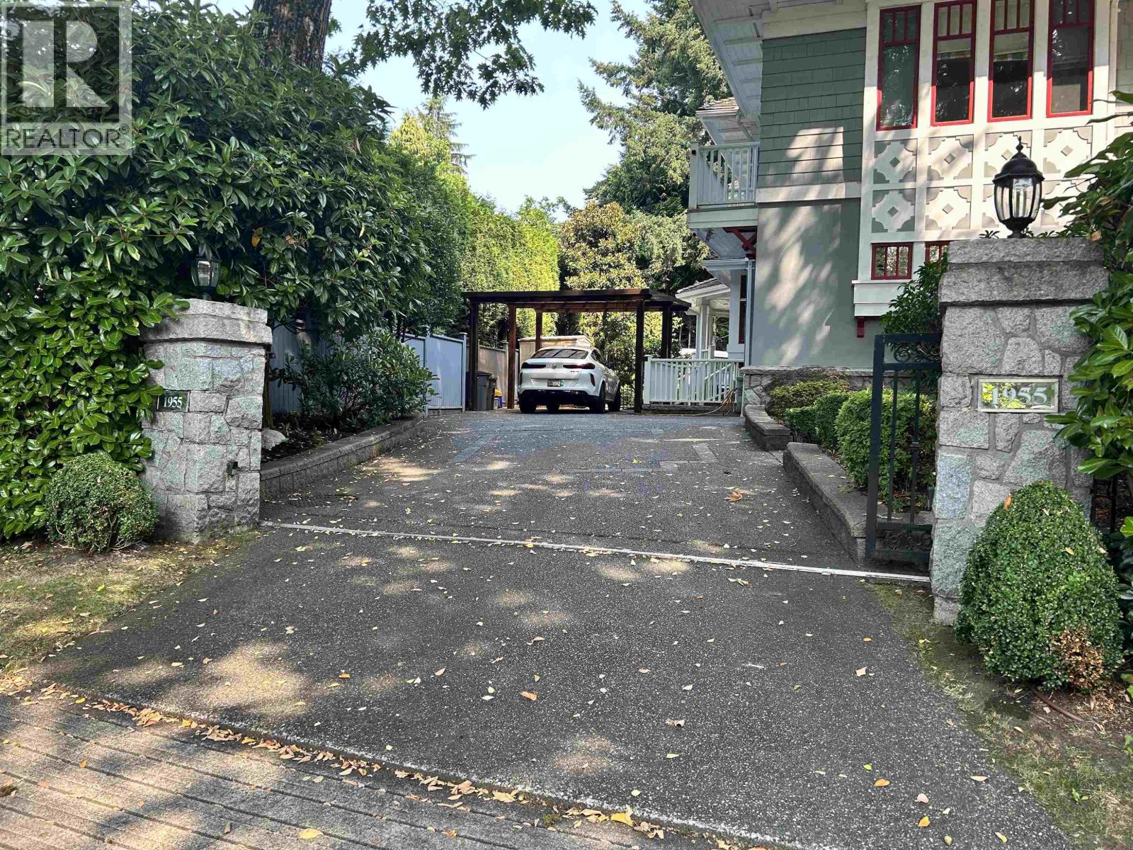 19xx MATTHEW AVENUE, Vancouver, British Columbia
