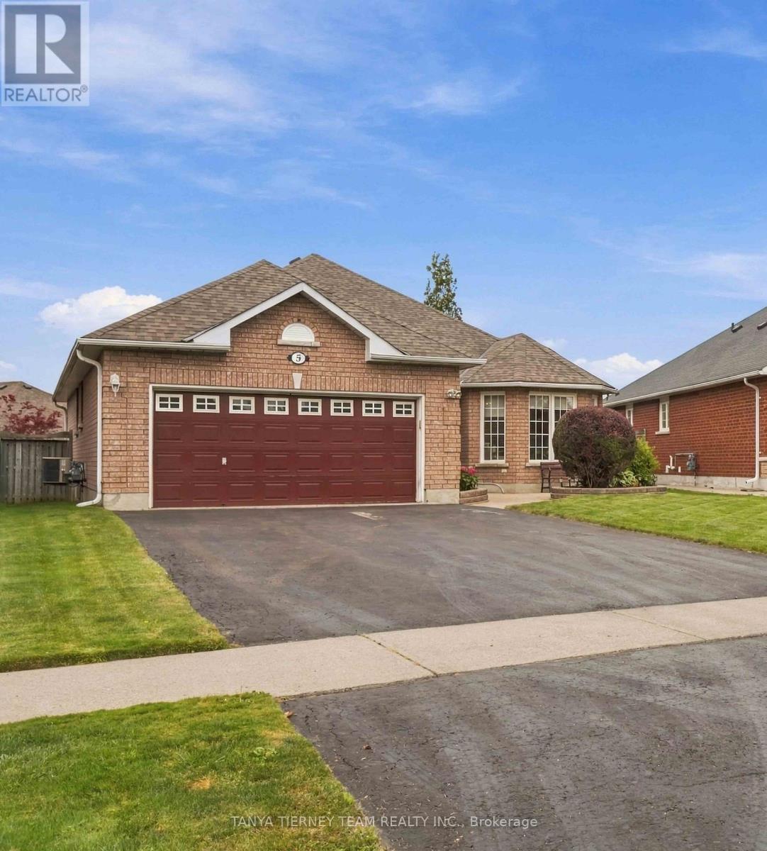 5 Padfield Drive, Clarington, Ontario  L1C 5E4 - Photo 3 - E13851034