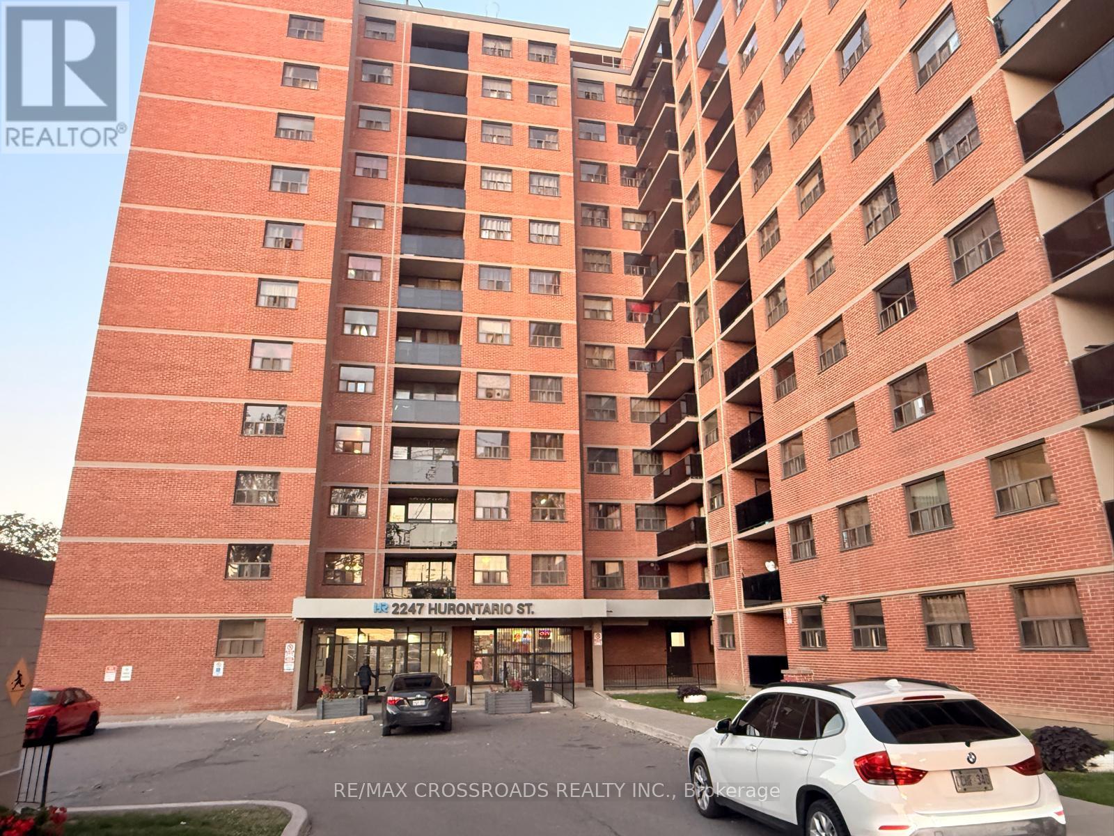 2247 Hurontario Street, Mississauga, Ontario  L5A 2G2 - Photo 2 - W13820980