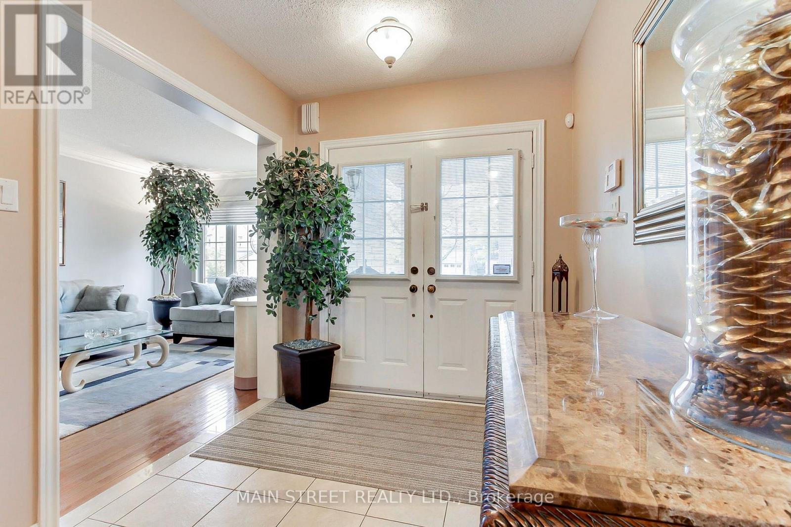 196 Wainscot Avenue, Newmarket, Ontario  L3X 2X4 - Photo 4 - N13859146