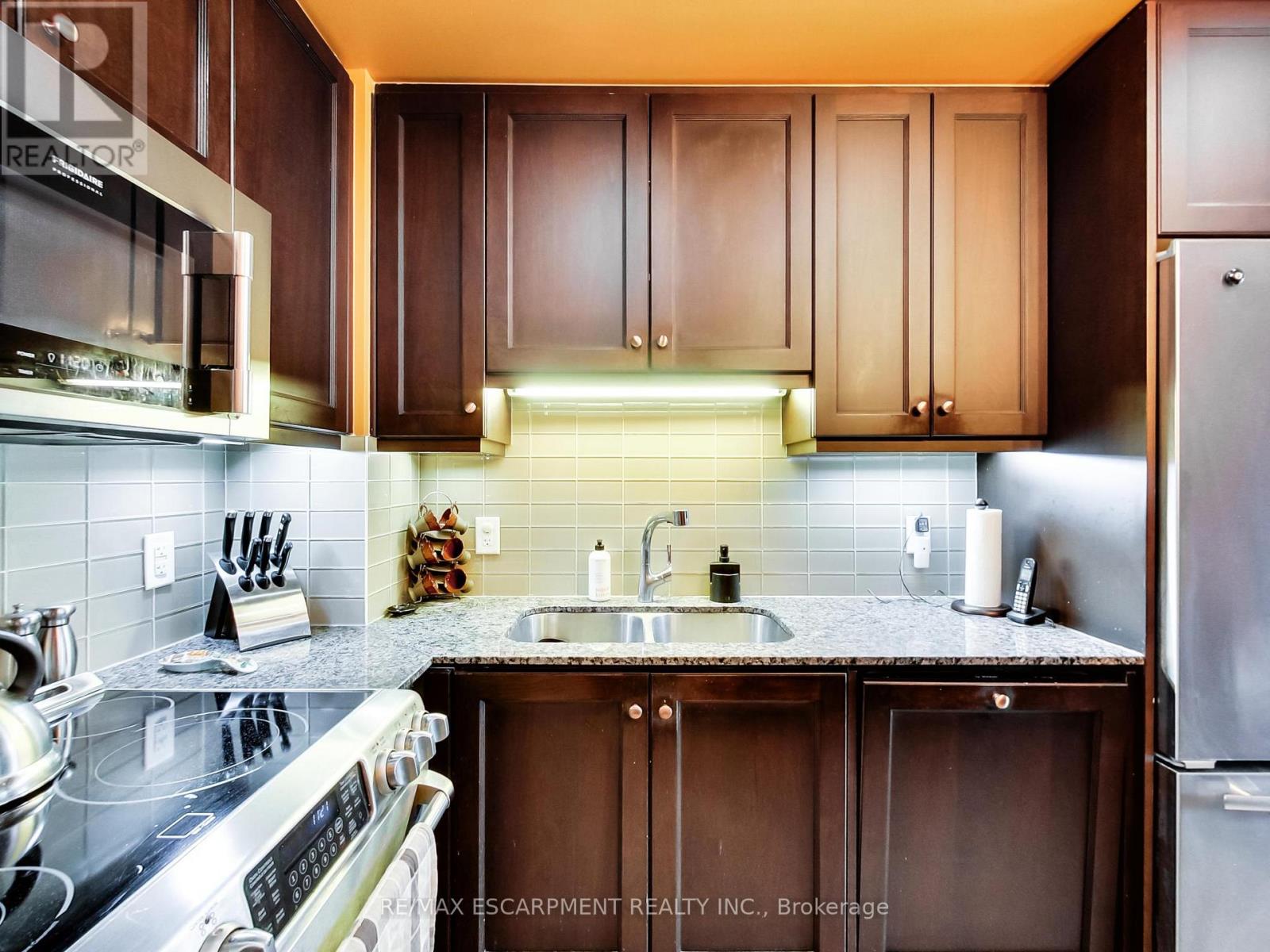 306 - 11 Bronte Road, Oakville, Ontario  L6L 0E1 - Photo 14 - W13859160