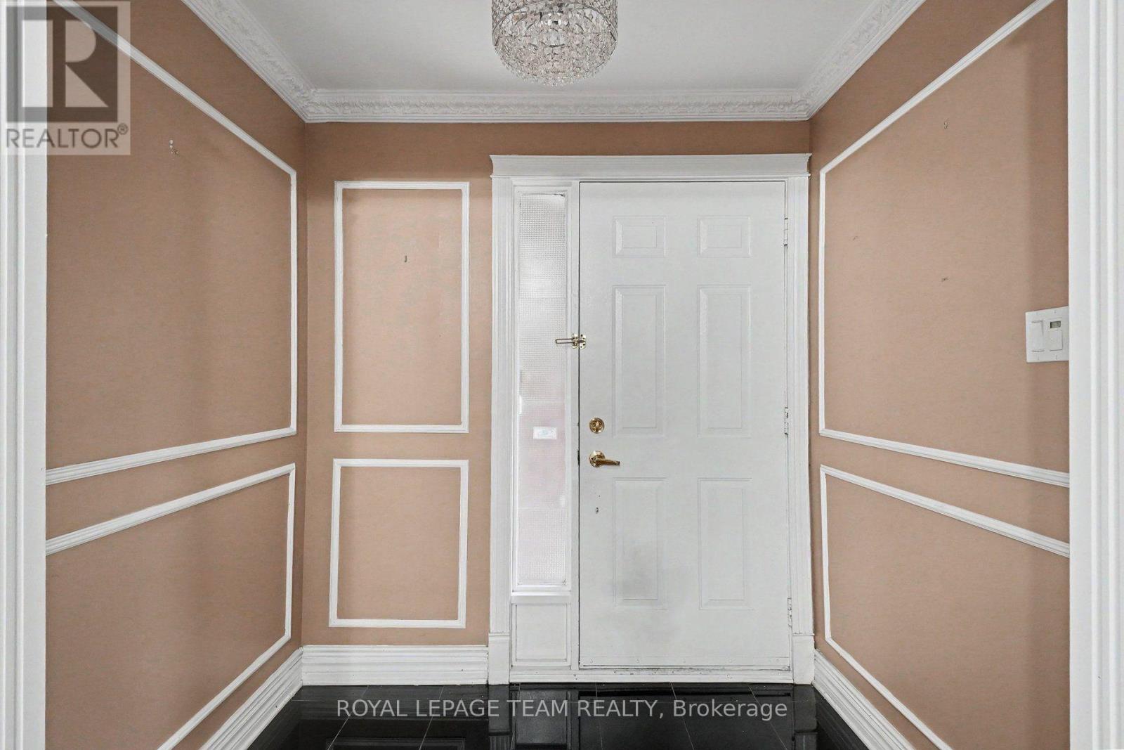 160 Sai Crescent, Ottawa, Ontario  K1G 5P2 - Photo 3 - X13859188
