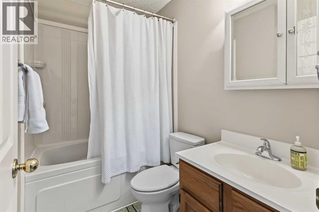 22 Deermeade Bay SE, Calgary, Alberta  T2J 5Z6 - Photo 24 - A2346979