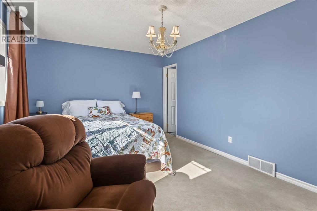22 Deermeade Bay SE, Calgary, Alberta  T2J 5Z6 - Photo 18 - A2346979