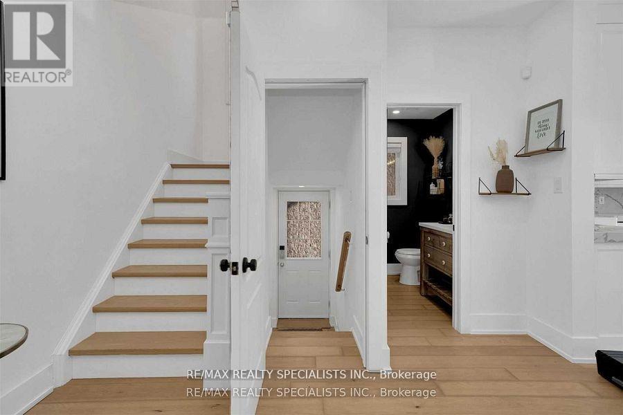 Unit 2 - 7294 Rosehurst Drive, Mississauga, Ontario L5N 8H1 - Photo 2 - W13859210