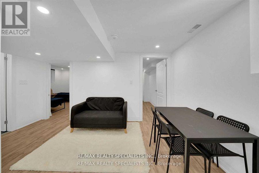 Unit 2 - 7294 Rosehurst Drive, Mississauga, Ontario L5N 8H1 - Photo 3 - W13859210