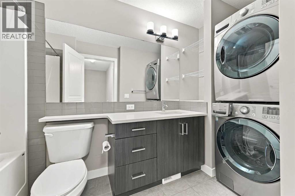 1604, 32 Horseshoe Crescent