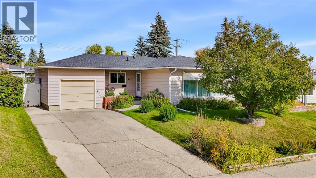 704 75 Avenue SW, Calgary, Alberta