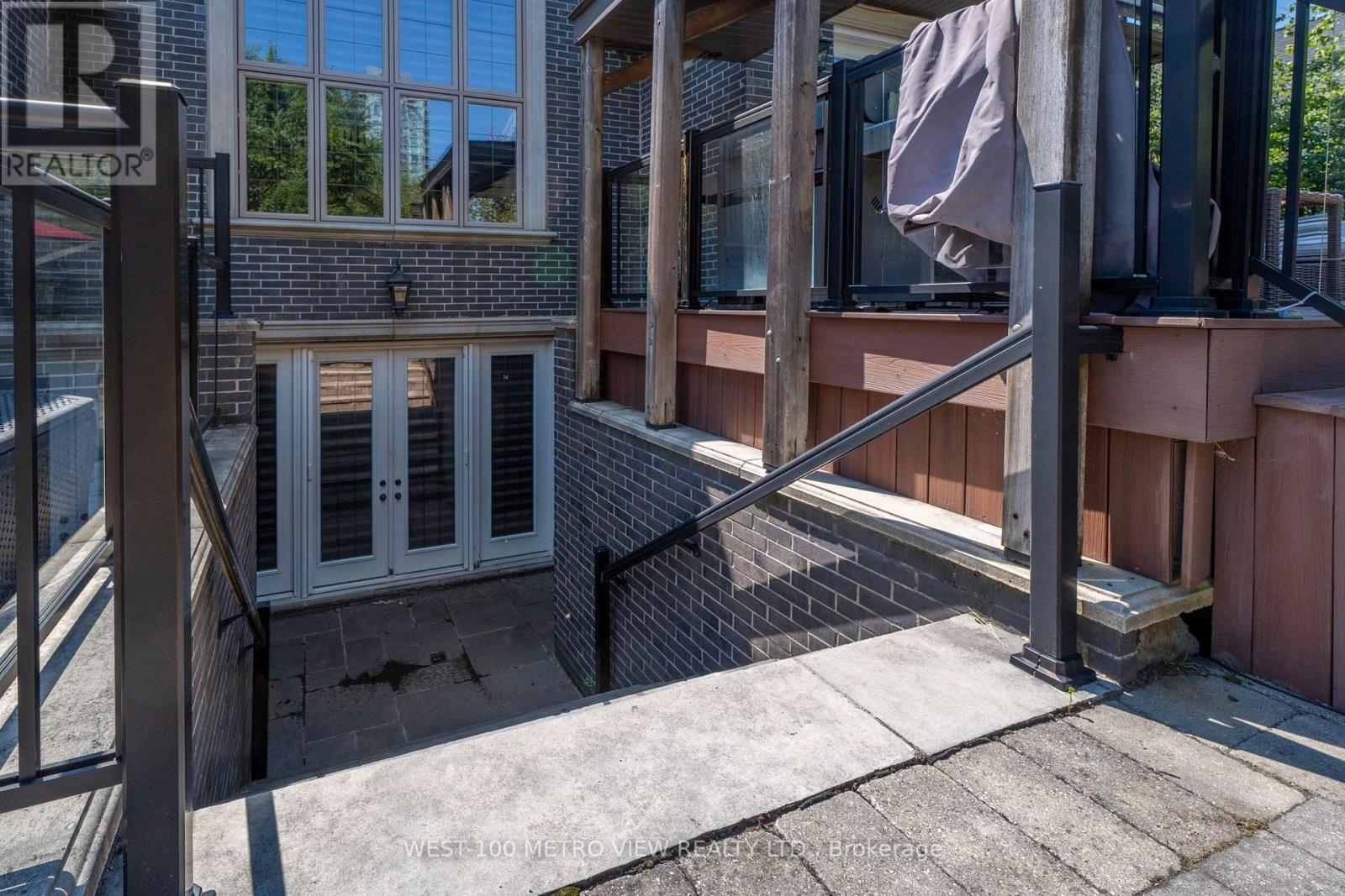 3495 Joan Drive, Mississauga, Ontario  L5B 1T7 - Photo 5 - W13859214