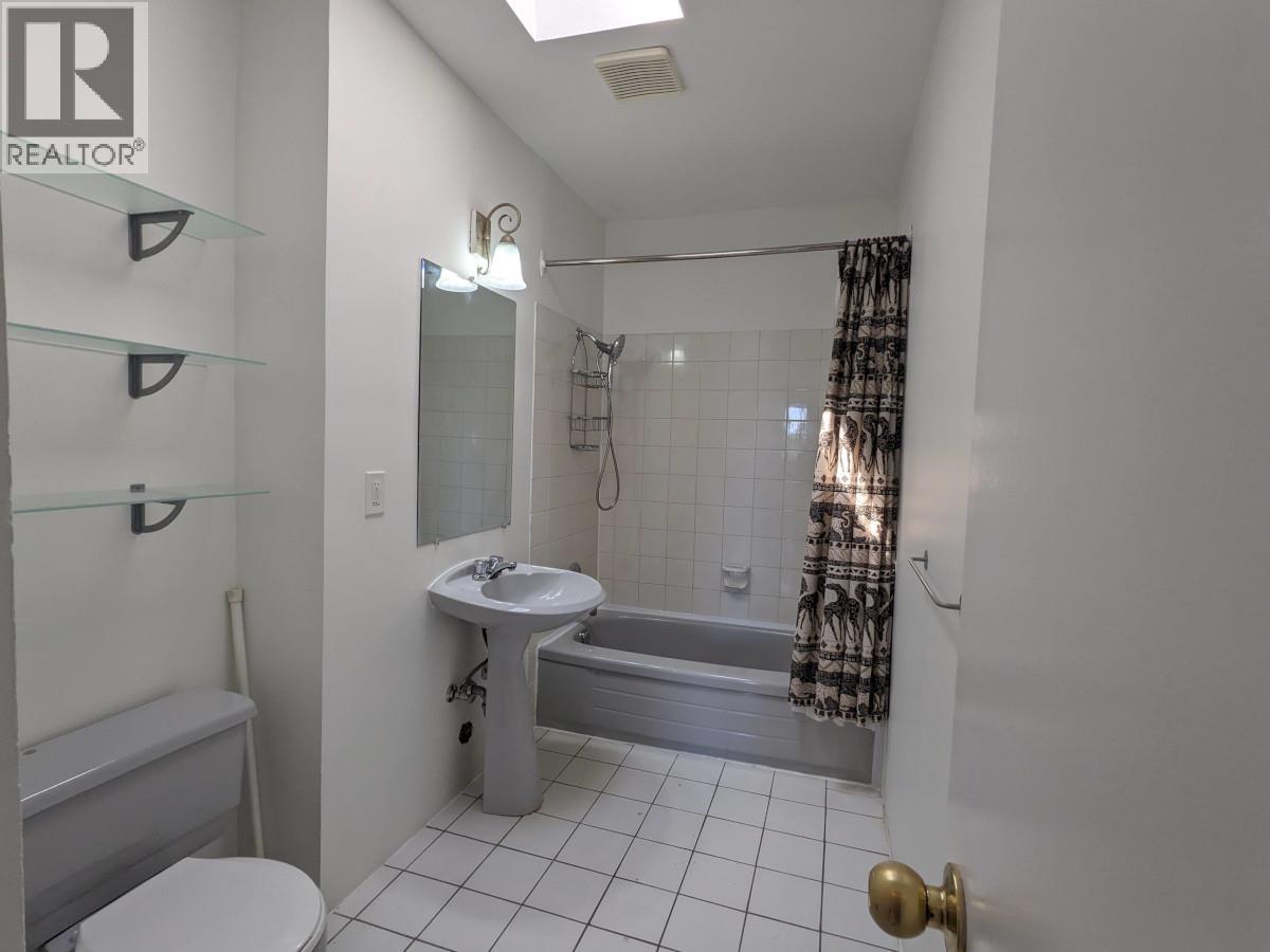 Upper 1 1631 Dunbar Street, Vancouver, British Columbia  V6R 3L7 - Photo 10 - R3172117