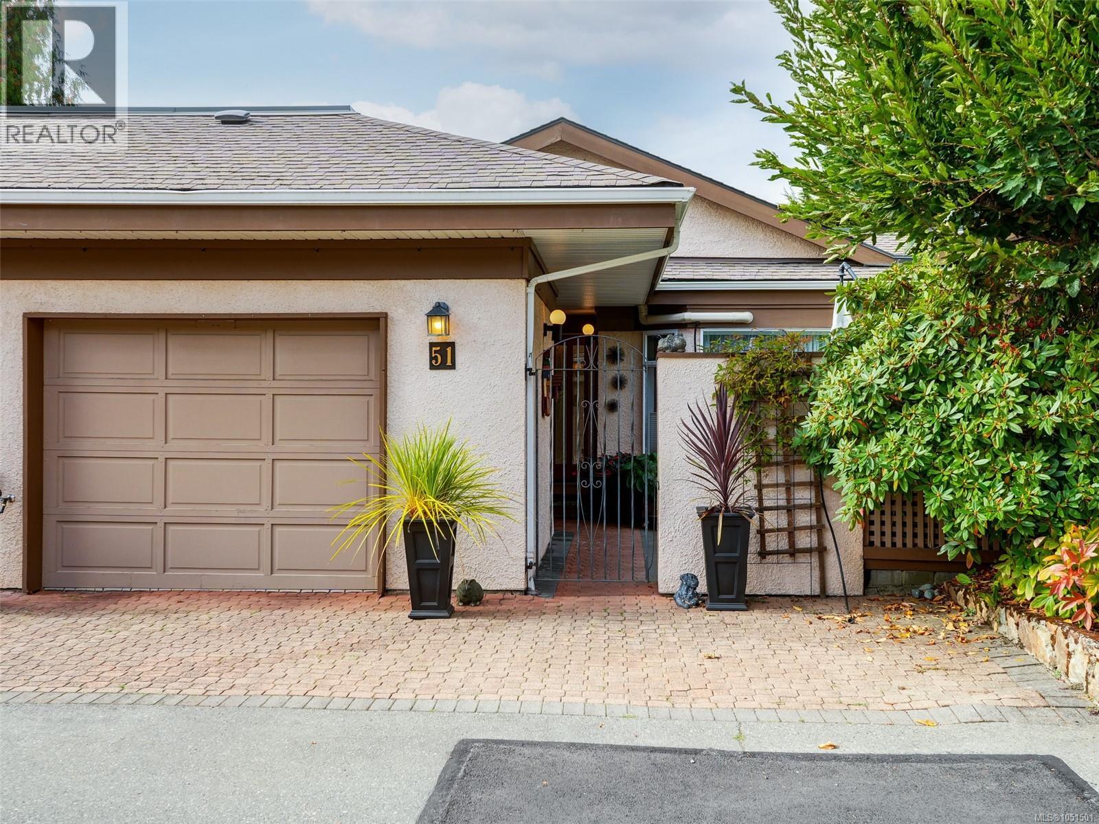 51 901 Kentwood Lane, Saanich, British Columbia  V8Y 2Y9 - Photo 1 - 1051501