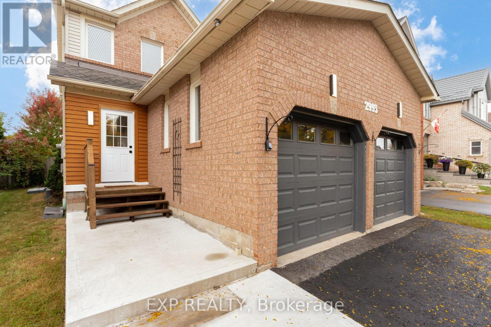2993 Gulfstream Way, Mississauga, Ontario  L5N 6J8 - Photo 2 - W13859244