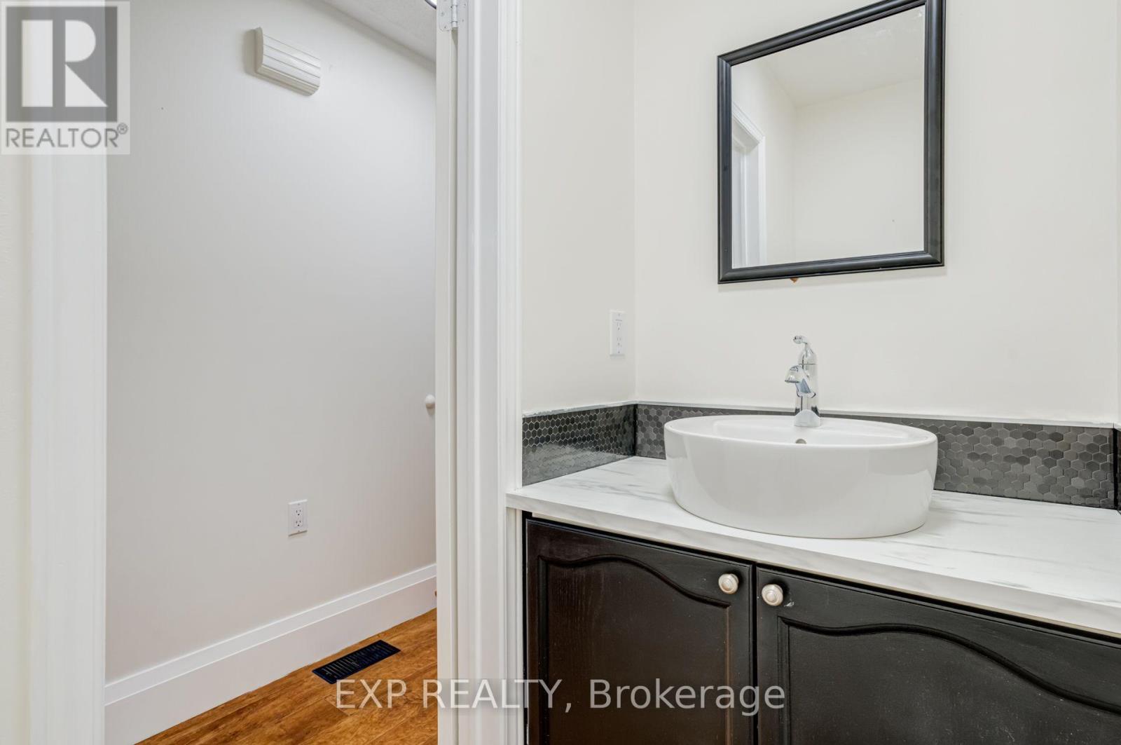 2993 Gulfstream Way, Mississauga, Ontario  L5N 6J8 - Photo 7 - W13859244