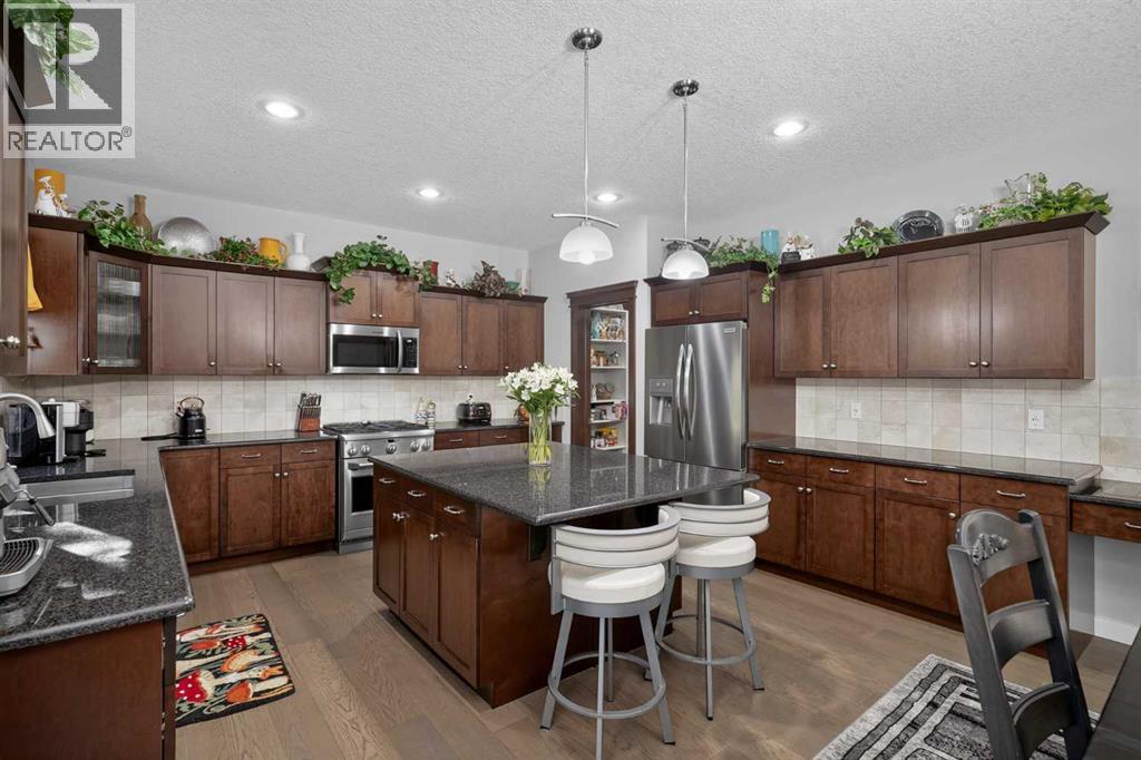 12 Crestridge Rise Sw, Calgary, Alberta  T3B 0M1 - Photo 4 - A2349147