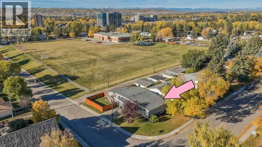 6051 Dalgetty Drive Nw, Calgary, Alberta  T3A 1J4 - Photo 2 - A2320900