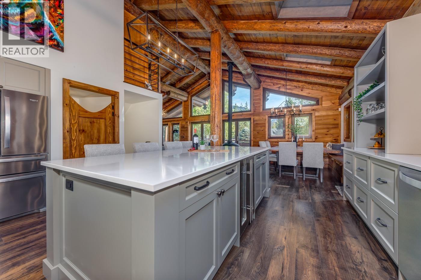6403 St Andrew's Way, Whistler, British Columbia  V8E 0C7 - Photo 10 - R3172121