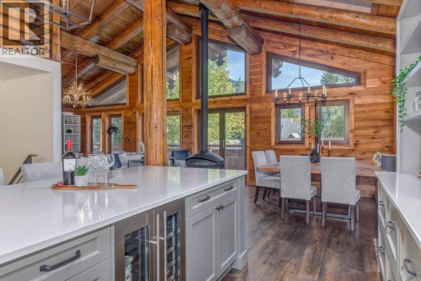 6403 St Andrew's Way, Whistler, British Columbia  V8E 0C7 - Photo 11 - R3172121