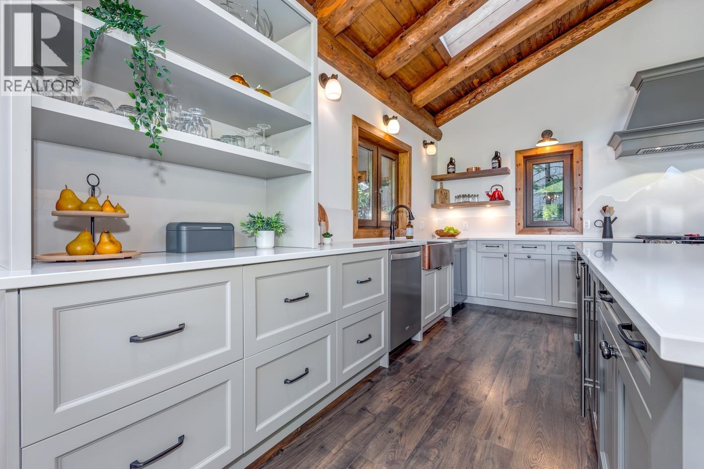 6403 St Andrew's Way, Whistler, British Columbia  V8E 0C7 - Photo 12 - R3172121