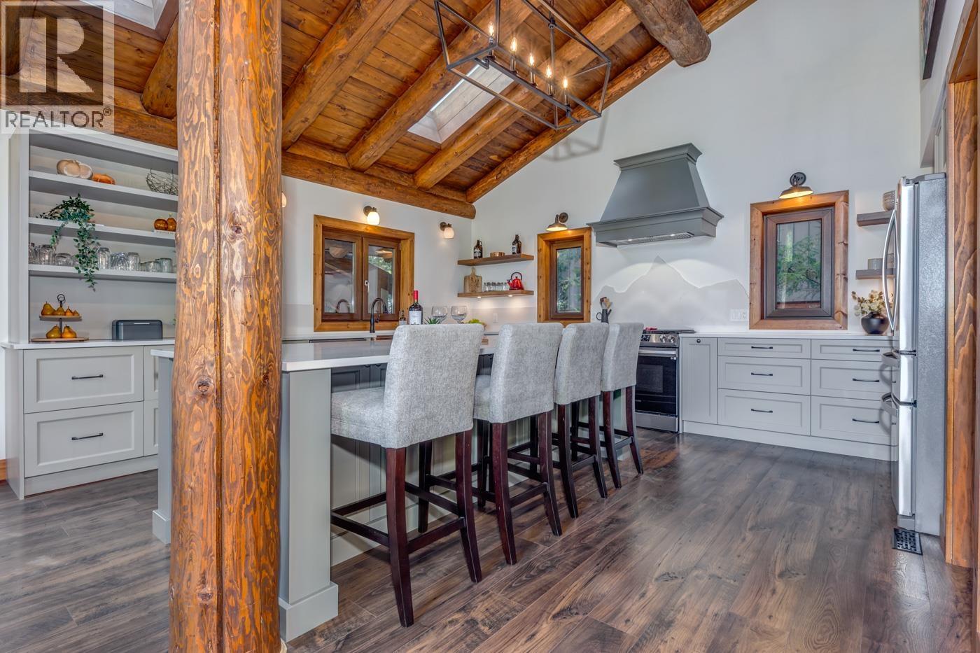 6403 St Andrew's Way, Whistler, British Columbia  V8E 0C7 - Photo 13 - R3172121