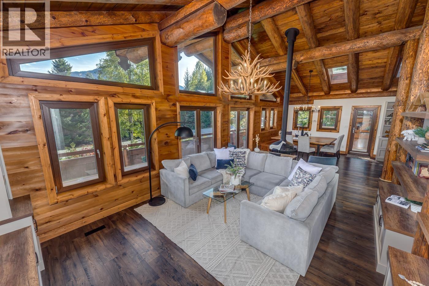 6403 St Andrew's Way, Whistler, British Columbia  V8E 0C7 - Photo 4 - R3172121