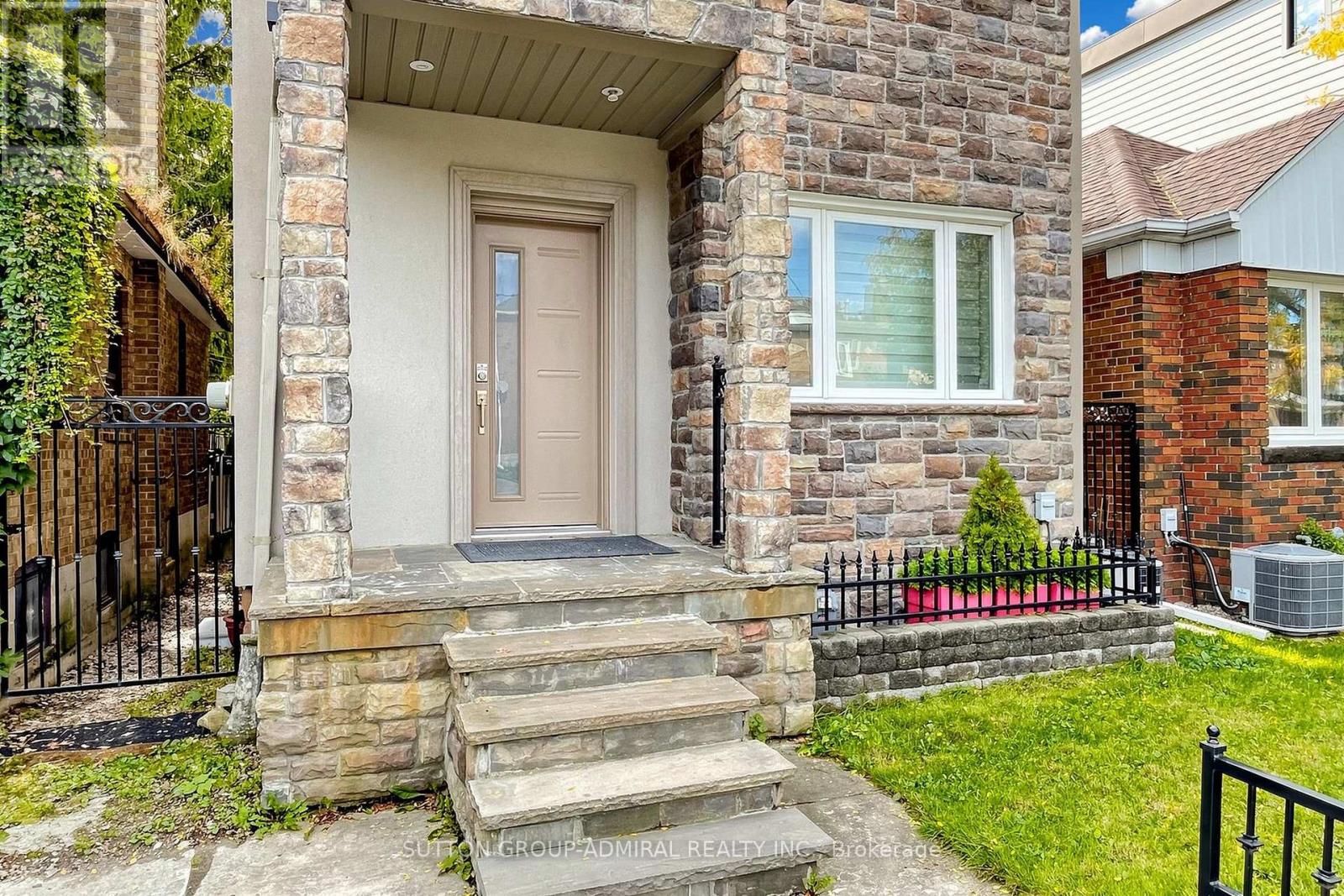 676 Vaughan Road, Toronto, Ontario  M6E 2Y6 - Photo 2 - C13859274