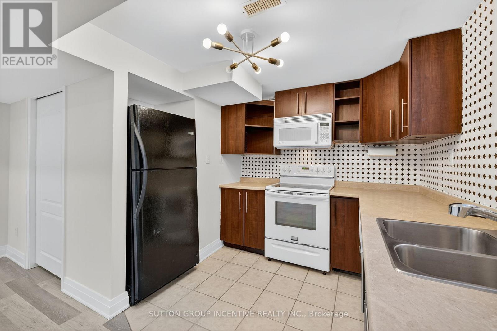 23 Blair Crescent, Barrie, Ontario  L4M 5Y7 - Photo 10 - S13859280