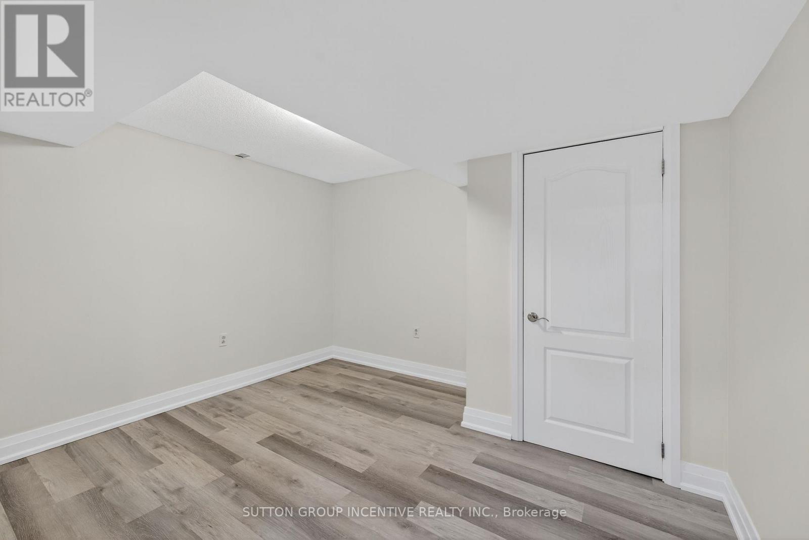 23 Blair Crescent, Barrie, Ontario  L4M 5Y7 - Photo 15 - S13859280