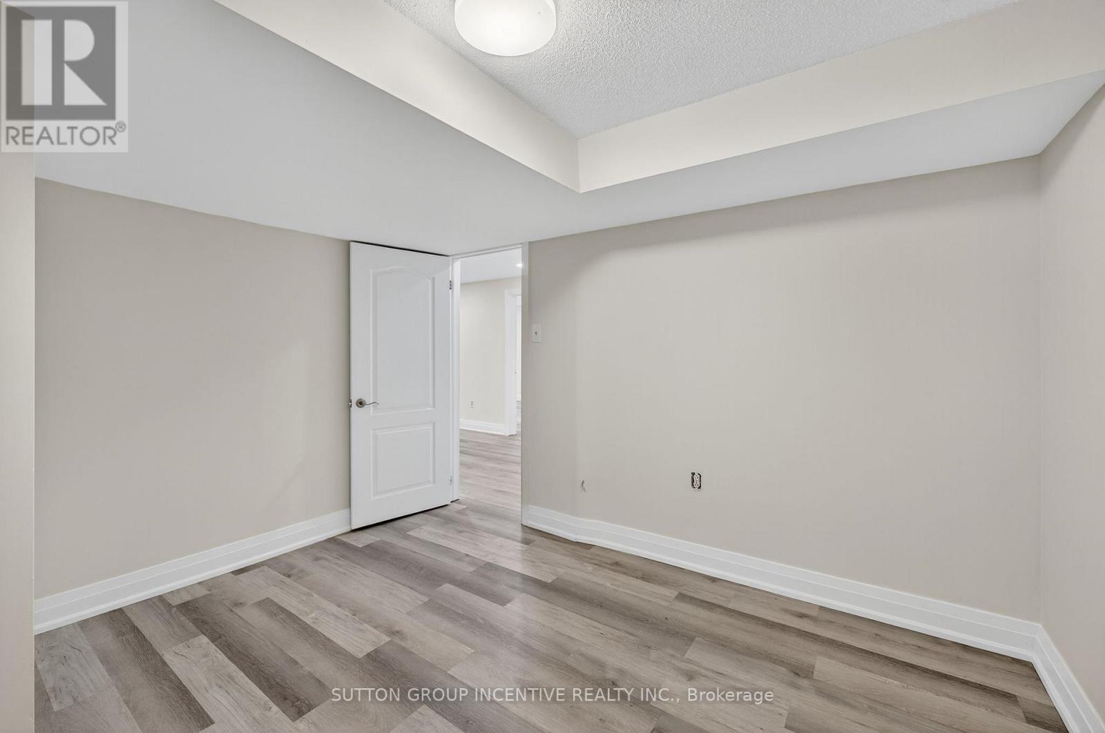 23 Blair Crescent, Barrie, Ontario  L4M 5Y7 - Photo 16 - S13859280
